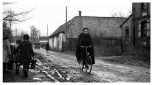 Un prete, di Emanuele Torreggiani