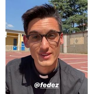 Don Alberto chiama, Fedez risponde: dibattito social tra il rapper e il sacerdote di Busto Arsizio