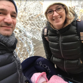 Paola Locarni con il marito e la figlioletta