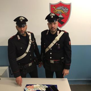 Vigevano: sorpreso mentre vendeva una dose di stupefacente a un minorenne in piazza Ducale, in manette un 19enne