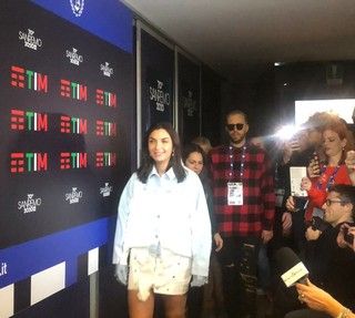 Elettra Lamborghini, “l’assalto” in sala stampa: “Piaccio perchè sono una ragazza come tutte le altre, sono buona”