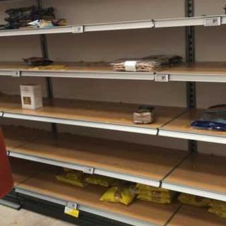 Esselunga presa d’assalto. Ma l’azienda rassicura: scorte piene nei magazzini