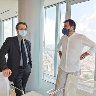 Salvini a processo. Fontana: «Avanti a testa alta». Zaia: «Difendere i confini è reato»