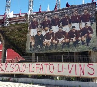 Coronavirus, niente 4 maggio a Superga: gli Invincibili rivivono sui balconi e nel cuore. Cerimonia al Fila