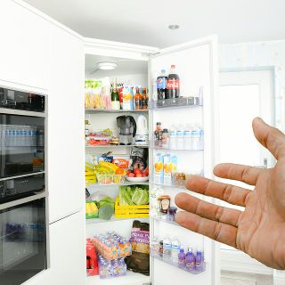 Come disporre e conservare gli alimenti in frigorifero in modo corretto
