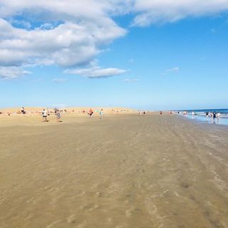 Anche Canarie (qui in foto le dune di Maspalomas a Gran Canaria) e Baleari riaprono ai turisti come tutta la Spagna