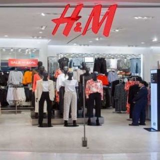 Effetto virus, H&amp;M chiude 8 negozi in Italia