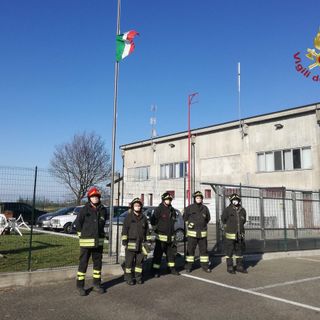 Saluto Vigili del Fuoco Volontari di Mede alle vittime del Coronavirus