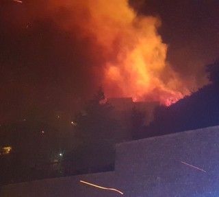 Incendio a Cogoleto, situazione in miglioramento. Traffico in tilt (VIDEO)