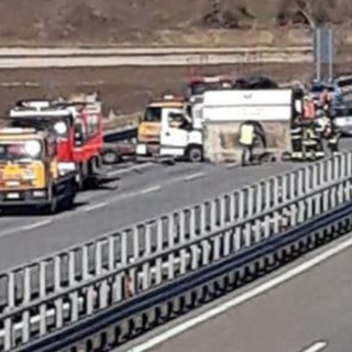 Incidente in autostrada: feriti e code