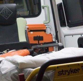 Gambolò: scontro fra due auto in via Sforzesca, ferite due persone