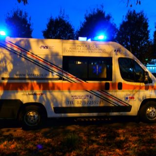 Corbetta: scontro auto furgone all’incrocio semaforico