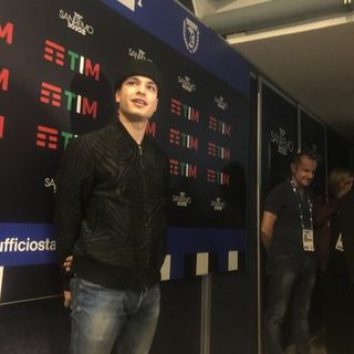 Leo Gassmann, il “figlio d’arte” con i piedi per terra: “Appena finisce Sanremo torno all’università, a fine febbraio ho gli esami”