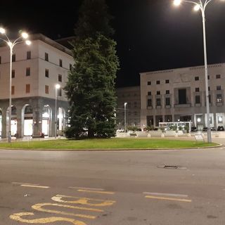 Negozi aperti fino alle 22, bar e ristoranti solo di sera, ancora niente palestre: le ipotesi al vaglio del governo per chi esce dalla zona rossa