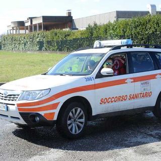 Scontro auto moto a Bareggio, motociclista in codice giallo al pronto soccorso di Magenta