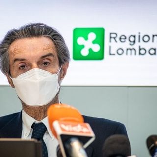 Esodo natalizio in Lombardia, folla nelle stazioni e a Malpensa. Fontana: «Si doveva permettere gli spostamenti anche il 21, 22 e 23 dicembre»