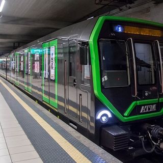 Starnuto in metro a Milano, persone si allontanano. ‘Non sono malato’