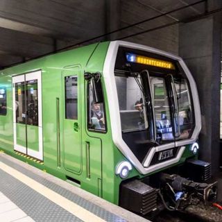 Milano, linea 2 della metro ferma tra Cadorna e Abbiategrasso/Assago per tentato suicidio