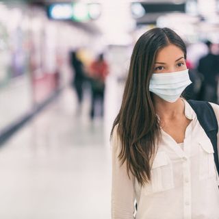 Mascherine obbligatorie all'aperto, la Lombardia valuta di togliere l'obbligo