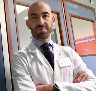 Coronavirus, l'infettivologo Bassetti: «Basta terrorismo, dal 4 maggio non sono aumentati né i contagi né i ricoveri»