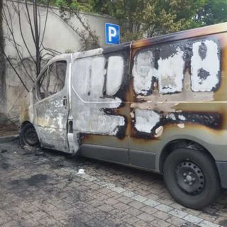 Magenta, due furgoni in fiamme nel parcheggio di via Trento