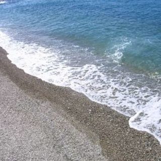 Tragedia a Riccione: una diciassettenne di Torino muore annegata mentre fa il bagno all'alba con gli amici