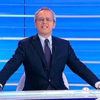 Mentana fa discutere: «Finita la roboante campagna per l'arrivo dei vaccini, chiediamoci perché c'è un'ampia fascia di dissenso»