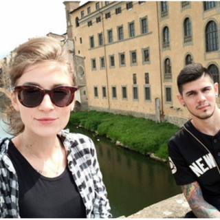 Mihaela Cheli con il fidanzato Matteo Tugnoli a Firenze nel maggio scorso (immagine da profilo Fb)