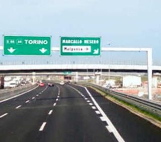 Marcallo-Mesero, ancora una tragedia lungo l’A4: uomo travolto e ucciso