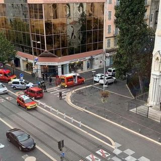 Attentato a Nizza: confermati tre morti e diversi feriti, in arrivo da Parigi il Presidente Emmanuel Macron