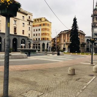 L'EDITORALE. Non è un pesce d’aprile: i frigoriferi si svuotano, lo Stato agisca subito