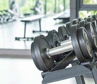 Palestre e piscine? Colpo di scena: in Lombardia potranno riaprire dal 31 maggio e non dal 25. Così scrive Fontana