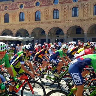 Nella foto la partenza da Piazza Ducale a Vigevano