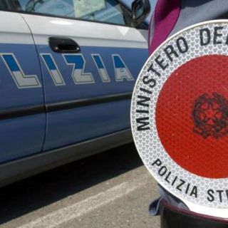 Controlli della polizia stradale sui pullman delle gite scolastiche