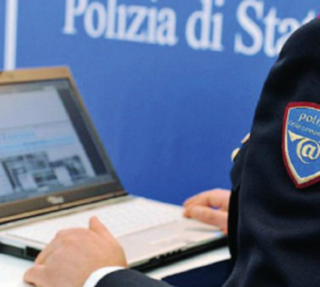 &quot;Guardavi un sito porno: adesso paga o lo sapranno tutti&quot;