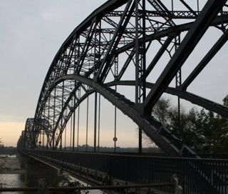 Mezzana Bigli: disagi per la chiusura del ponte di ferro della Gerola