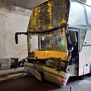 Bus da Genova si schianta vicino a Zurigo: muore una donna, 44 feriti