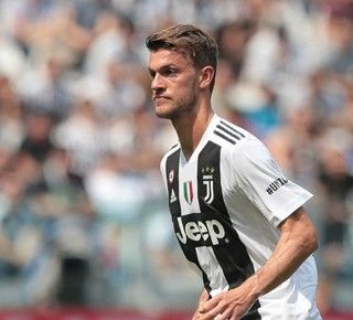Coronavirus: positivo lo juventino Rugani, squadra in quarantena. Anche l'Inter blocca gli allenamenti e avvia le procedure