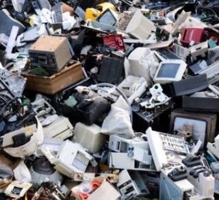 Discariche abusive: 16 arresti e 900mila euro di illeciti fra Pregnana, Origgio, Romentino e Milano
