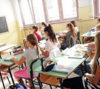 I presidi scrivono al ministro Azzolina: «Test d’ingresso per scuole medie e superiori»