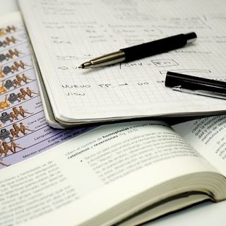 Regole per la maturità: a scuola 15 minuti prima, distanza di due metri, un solo accompagnatore