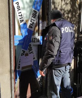 Orrore e degrado in due ‘alloggi’ a pochi passi dal centro di Novara