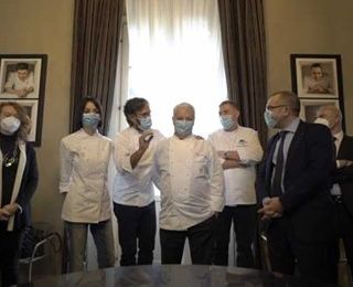 Robecco, Carlo Cracco lancia il Polo Internazionale del Panettone e l’Accademia della Polenta