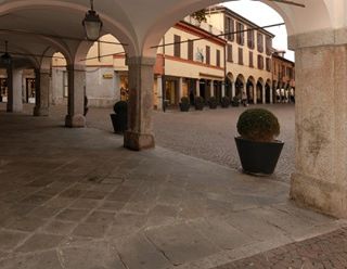 Abbiategrasso: Nai chiude i parchi, sospende la sosta a pagamento e limita pizzerie e kebab