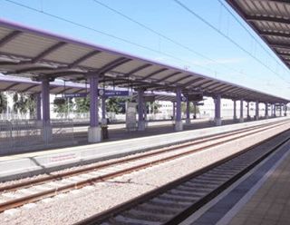 Caos alla stazione di Albairate: c’è chi vuole salire senza mascherina. Arrivano i carabinieri. Ritardi sulla linea