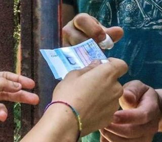 Lodi, spacciavano ai minorenni: la Polizia arresta sette gambiani