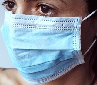 Covid, Zangrillo: ‘A fine mese potremo fare a meno delle mascherine. Carica del virus è ridotta’