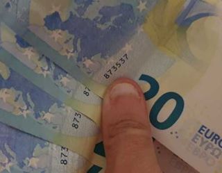 Robecco sul Naviglio: cittadino onesto trova portafogli con 2.700 euro e lo consegna alla Polizia locale