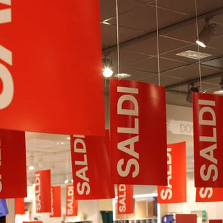 Dopo il Piemonte anche Regione Lombardia: saldi al via sabato 25
