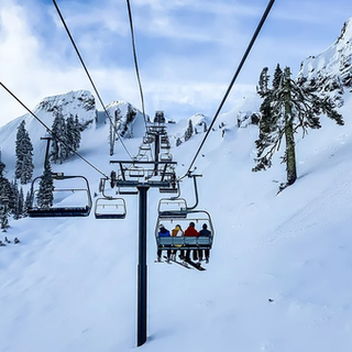 Accessi contingentati sulle piste e vendita online degli ski-pass: ecco come torneremo a sciare